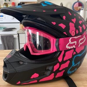 Womens fox helmet, gloves and goggles